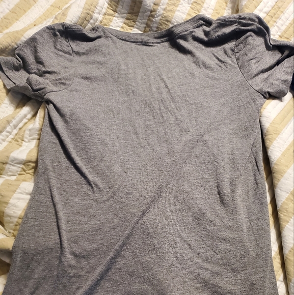 Hooters shirt - Picture 2 of 2